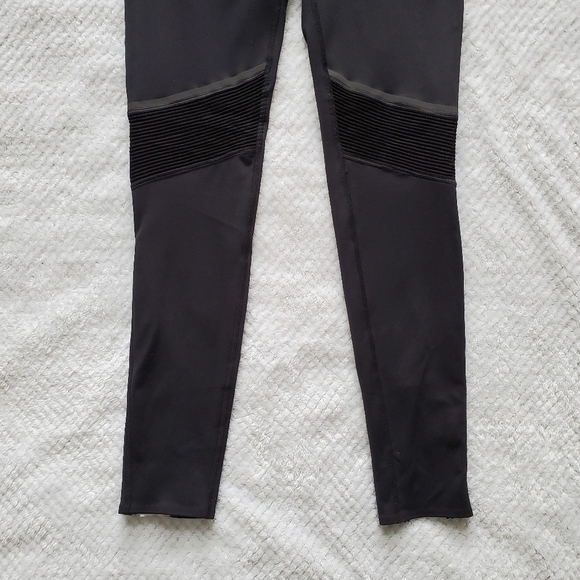 ON Running Black Tights Long Size Small - Picture 3 of 13